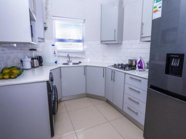 9 Bedroom House in Table View