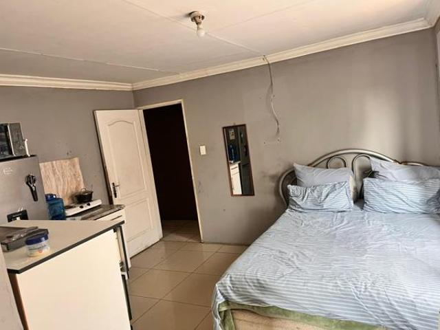 9 Bedroom House in Tasbet Park