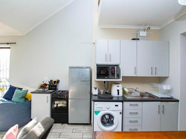 9 Bedroom House in Universiteitsoord