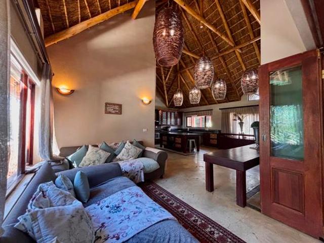 9 Bedroom House in Zebula Golf Estate