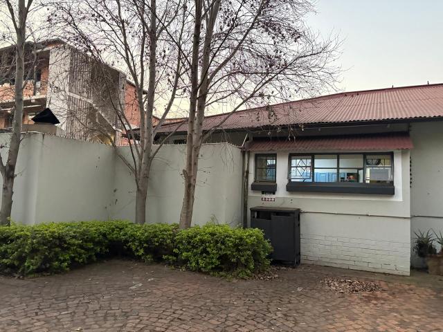 9 Bedroom Townhouse in Menlo Park