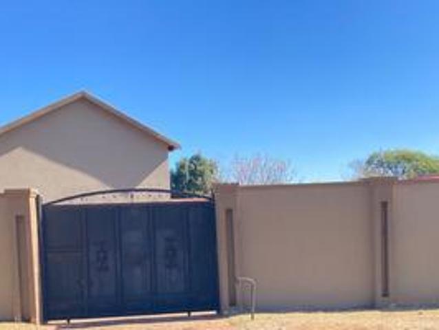 9 bedrooms, 5 bathrooms 3 houses on.