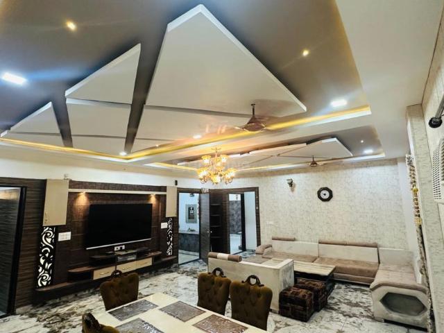 9 BHK Villa in Gomti Nagar for resale Lucknow. The reference number is 17534478