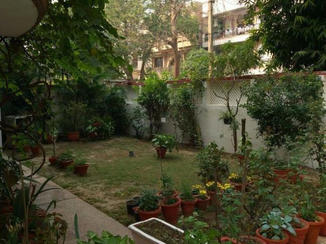 9 BHK Villa in New Friends Colony for resale New Delhi. The reference number is 7491388