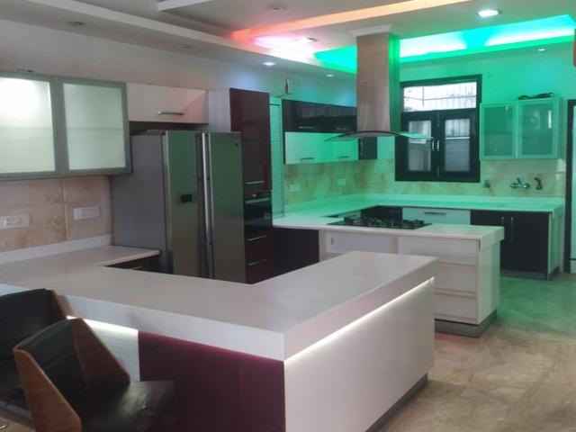 9 BHK Villa in Sector 44 for resale Noida. The reference number is 10560881