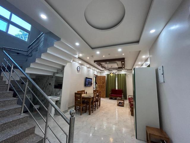 9 BHK Apartment in Six Mile for rent Guwahati. The reference number is 18821439