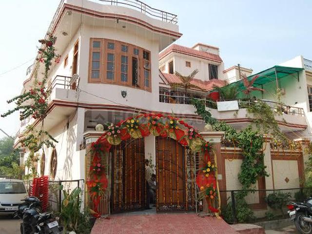 9 BHK Independent House in Ashok Vihar for resale New Delhi. The reference number is 12746135