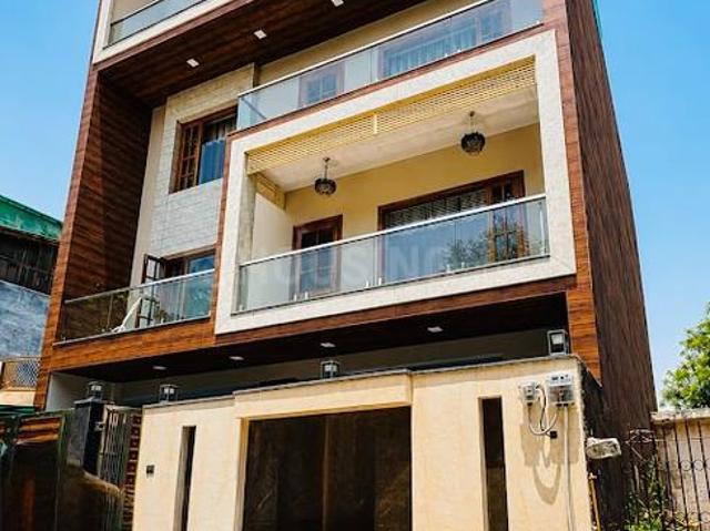 9 BHK Independent House in Gamma II for resale Greater Noida. The reference number is 20473897