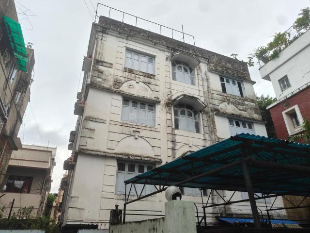 9 BHK Independent House in Gariahat for resale Kolkata. The reference number is 20702839