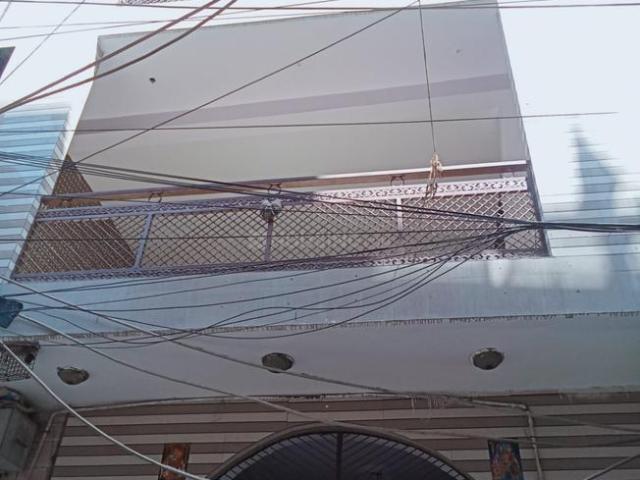 9 BHK Independent House in Madhu Vihar for resale New Delhi. The reference number is 19985828
