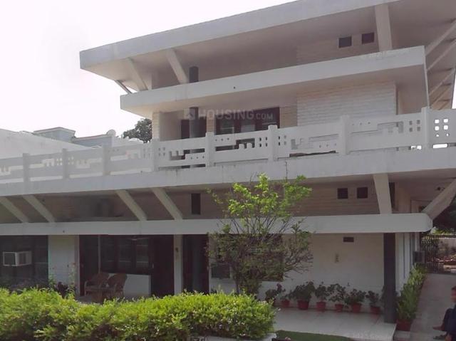 9 BHK Independent House in Sector 10 for resale Chandigarh. The reference number is 14931782