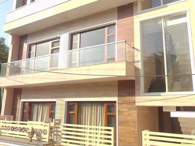 9 BHK Independent House in Sector 20 for resale Chandigarh. The reference number is 14765261