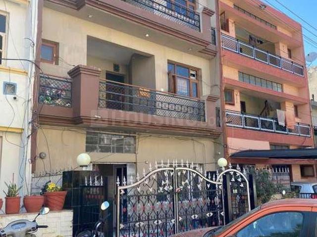 9 BHK Independent House in Sector 38 for resale Chandigarh. The reference number is 17632004