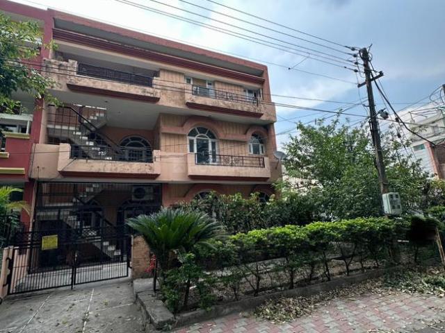 9 BHK Independent House in Sector 53 for resale Mohali. The reference number is 20130305