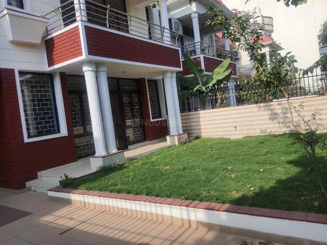9 BHK Independent House in Sector 57 for resale Gurgaon. The reference number is 20578637