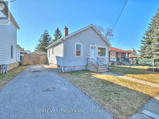 9 Colborne Street, Thorold Downtown, ON, L2V 3P6 house for sale | Listing ID X12020 | Royal LePage