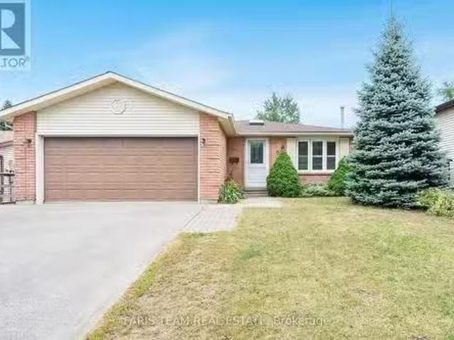 9 Coles Street, Barrie, ON, L4N 5W8 house for sale Listing.