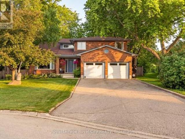 9 Darren Place, Guelph/Eramosa, ON, N1E 0P1 Luxury House for sale | Listing ID X13488 | Royal LePage Carriage Trade Luxury Properties