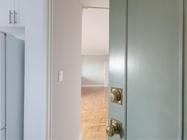 9 Deer Park Crescent 9 Deer Park Crescent 1 Bedroom Apartment for Rent