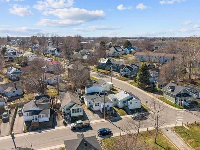 9 Desbrisay Crescent, Charlottetown, PE, C1A 4H1 house for sale | Listing ID 202617 | Royal LePage