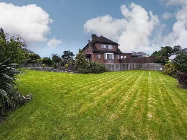 9 Dergmoney Place