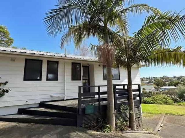 9 Elizabeth Drive, West Harbour, Waitakere City