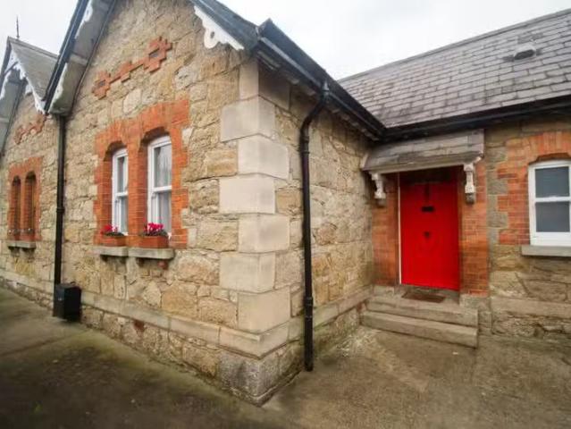 9 Estate Avenue, Dublin 4, Merrion, Dublin 4, D04Y2P3 is for s.
