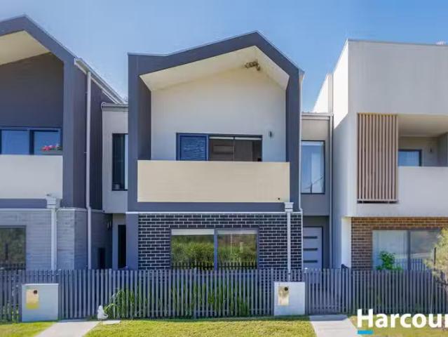 9 Gahnia Walk, ROWVILLE, VIC 3178 House for Rent