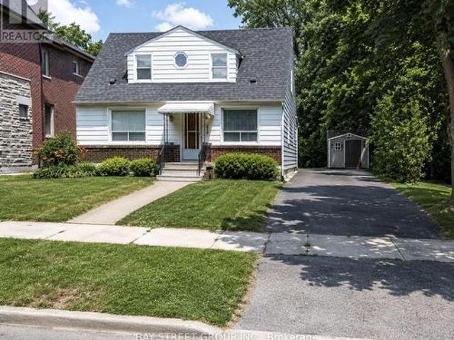9 Glenborough Park Crescent, Toronto, ON, M2R 2G4 house for lease | Listing ID C13456 | Royal LePage