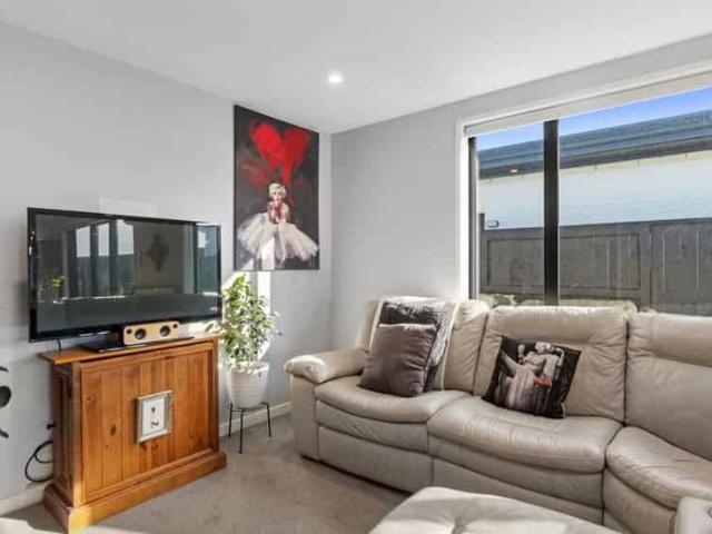 9 Gosset Avenue