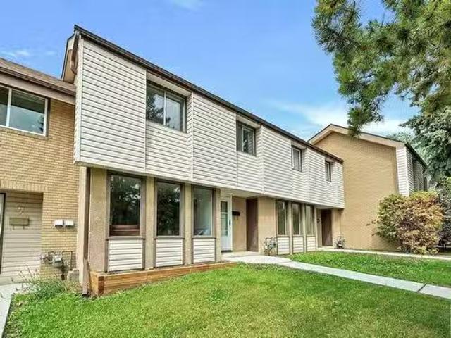 9 Grandin Village, St. Albert, AB, T8N 1R9 townhouse for sal.