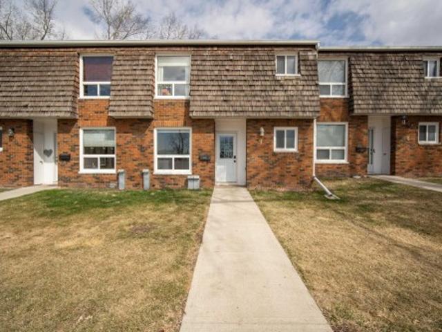 9 Great Oaks, Sherwood Park, AB, T8A 0V8 townhouse for sale | Listing ID E4497 | Royal LePage