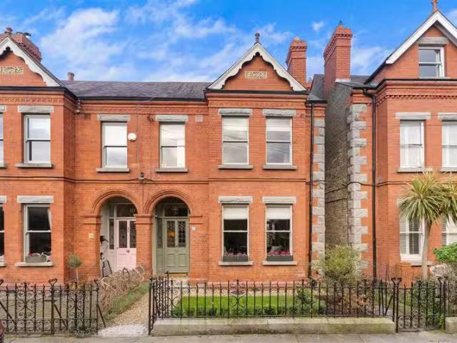 9 Holyrood Park, Sandymount, Dublin 4, D04 H763