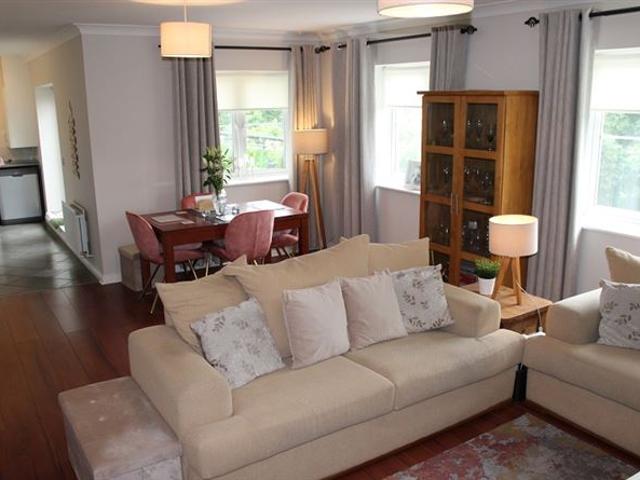 9 Park View House, Park Boulevard, Tyrrelstown, Dublin 15 McPeake Auctioneers 4940 MyHome. Ie Residential