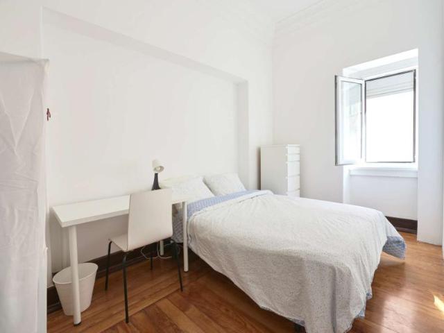 9 quarto, lisbon lisbon 1000 245 100217123