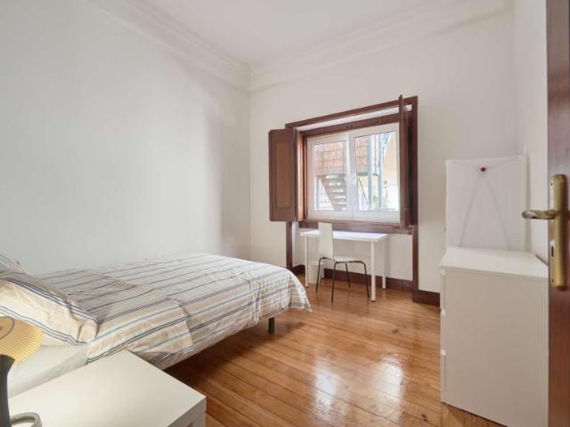 9 quarto, lisbon lisbon 1000 245 100217223