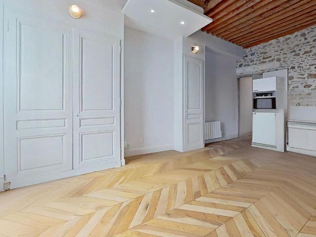 9 rue du Garet LYON 69001 T2 Non meublé 830 €CC