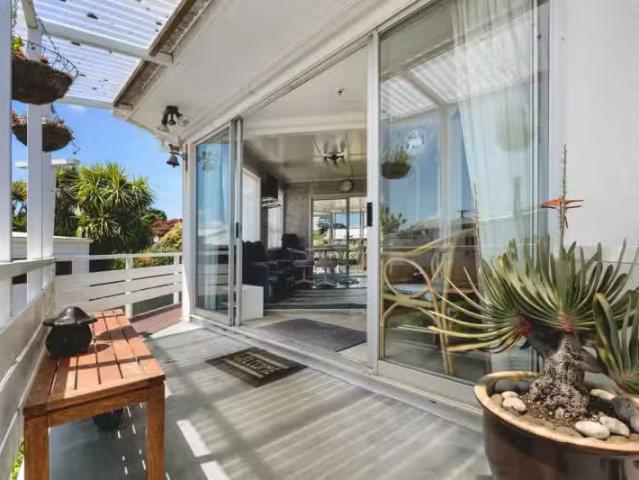 9 Roy Terrace, Moturoa, New Plymouth