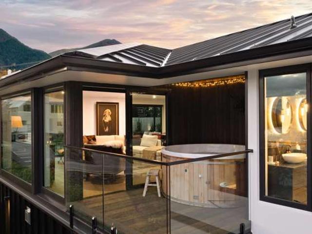 9 Suburb Street, Queenstown