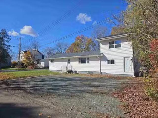 9 Thompson Road, Oxford, NS, B0M 1P0 investment for sale Li.