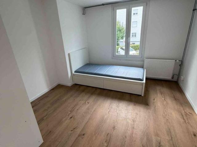 9 Zimmer, 15 m², 3. Stock