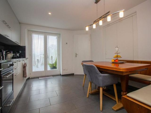 9 Zimmer, 263 m², EG