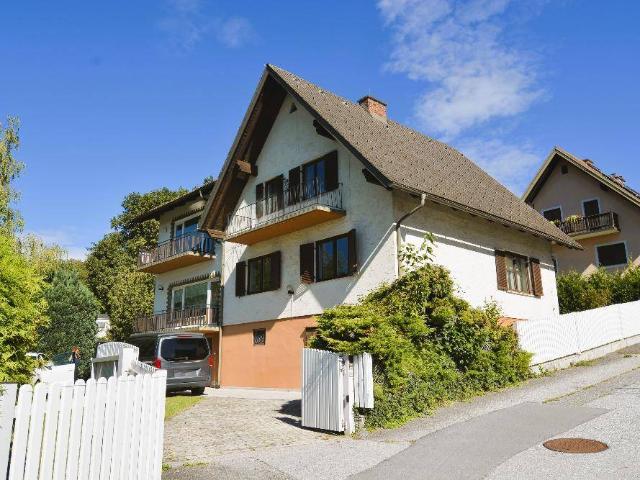 9 Zimmer Haus mit zwei Wohneinheiten Balkon und großem Grundstück in Toplage