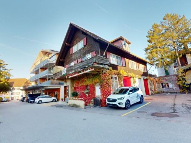 9 Zimmer Haus an zentraler Lage mit vielen Möglichkeiten