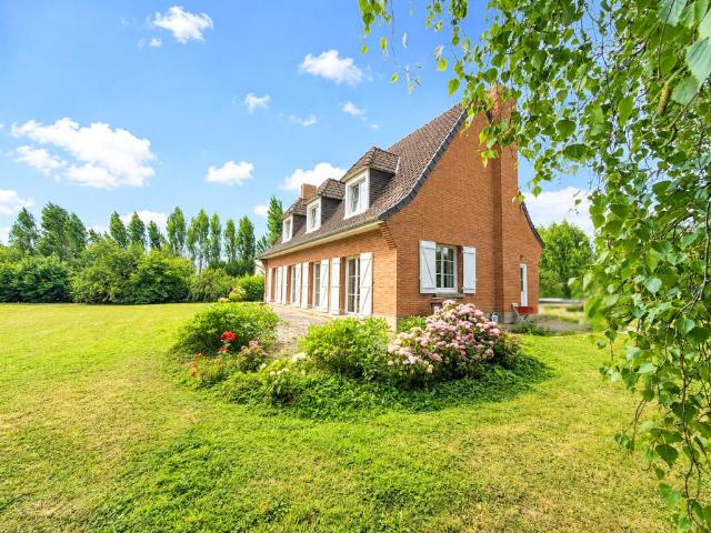9 000 m2 de nature, 174 m2 de bonheur !