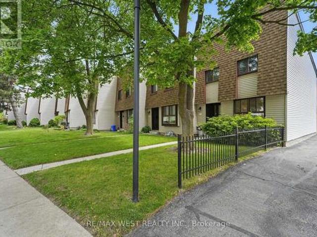 9 189 Springhead Gardens, Richmond Hill, ON, L4C 5C7 townhouse for sale | Listing ID N12196 | Royal LePage