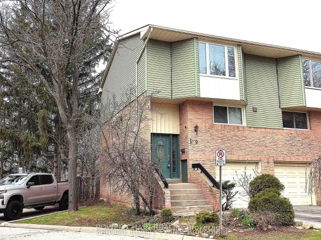 9 1135 Mccraney Street E, Oakville | 3Beds/2Bath, Townhouse, $3,200/mo | Condos. Ca