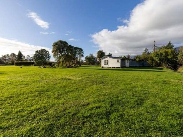 9 & 11 Sunderland Street, Waimangaroa, Buller