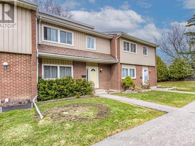 9 121 University Avenue E, Waterloo, ON, N2J 4J1 townhouse for sale | Listing ID X12064 | Royal LePage