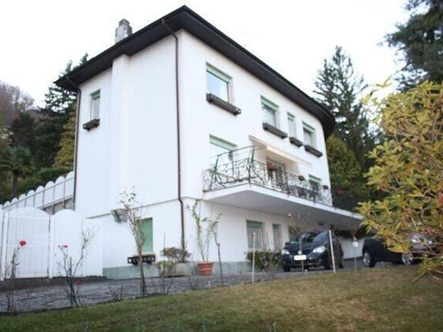 9 1/2 Zimmer Villa mit Park und Strandparzelle | dreamo. Ch
